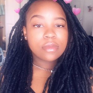 Meet your Posher, Anika